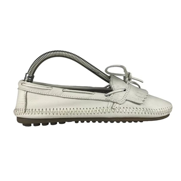 Minnetonka Womens Beige Leather Slip On Almond Toe Flat Boat Shoe Size US 6.5‎ - Picture 1 of 10